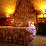 Demeure Saint Louis Historic Manor, City 700M, Parking,A C,Clim,Wifi, Heated Pool, City View