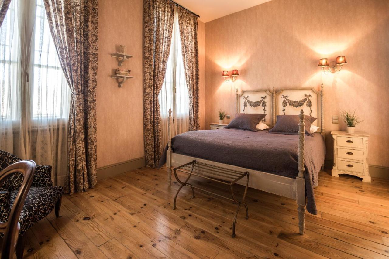 Demeure Saint Louis Historic Manor, City 700M, Parking,A C,Clim,Wifi, Heated Pool, City View Bed & Breakfast Carcassonne