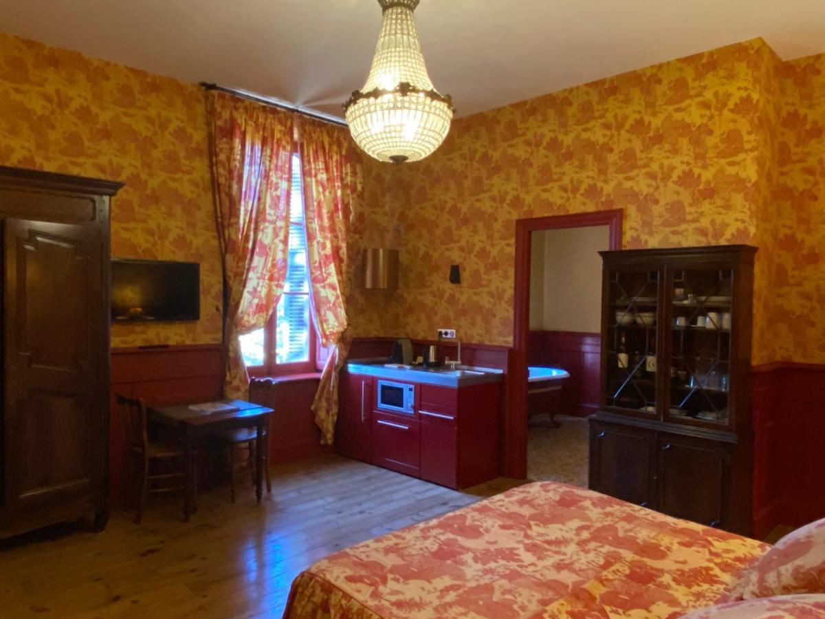 Bed & Breakfast Demeure Saint Louis Historic Manor, City 700M, Parking,A C,Clim,Wifi, Heated Pool, City View