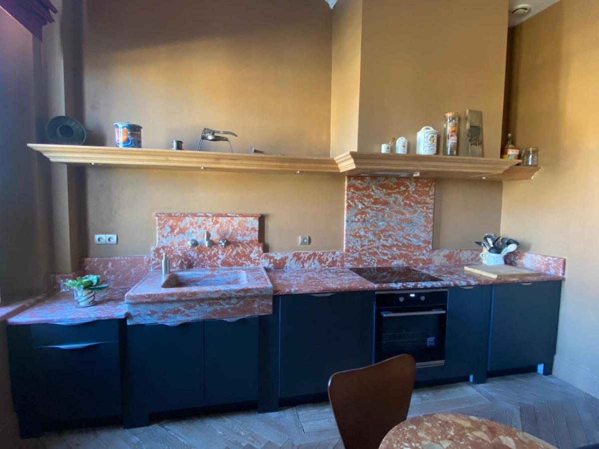 Demeure Saint Louis Historic Manor, City 700M, Parking,A C,Clim,Wifi, Heated Pool, City View