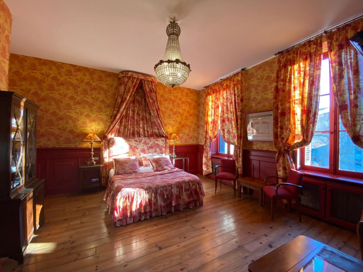 Demeure Saint Louis Historic Manor, City 700M, Parking,A C,Clim,Wifi, Heated Pool, City View