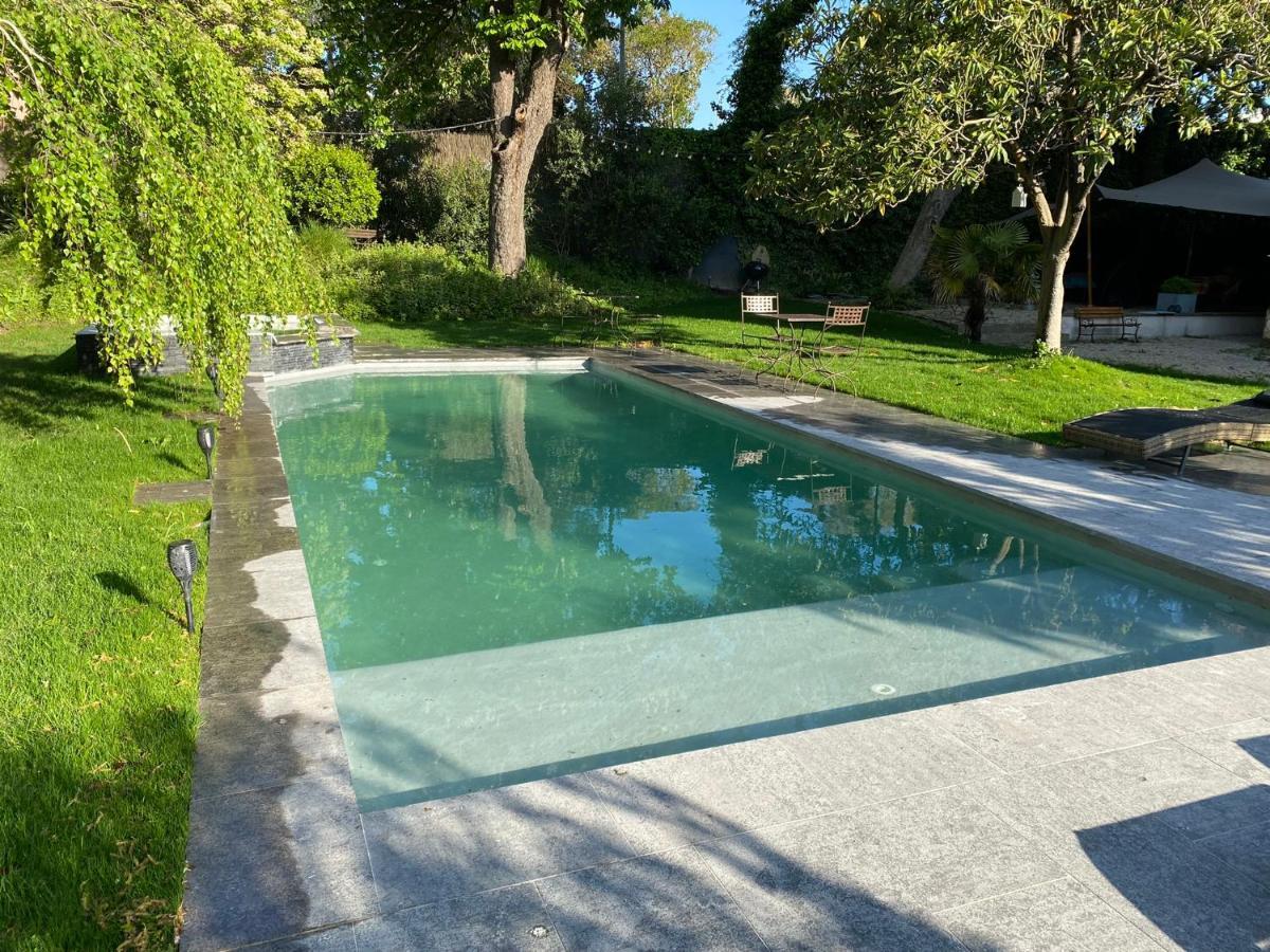 Bed & Breakfast Demeure Saint Louis Historic Manor, City 700M, Parking,A C,Clim,Wifi, Heated Pool, City View