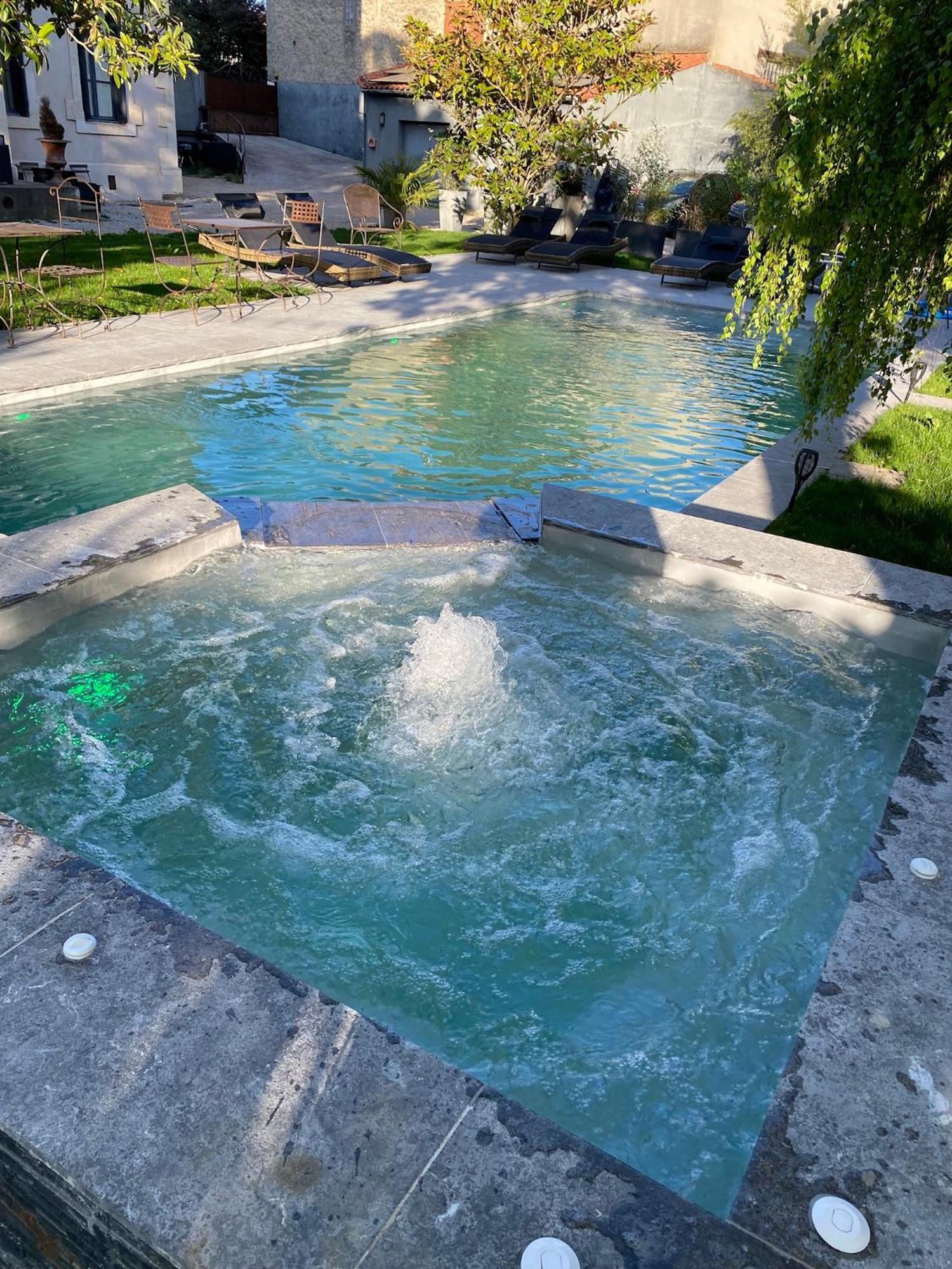 Demeure Saint Louis Historic Manor, City 700M, Parking,A C,Clim,Wifi, Heated Pool, City View 4* Carcassonne