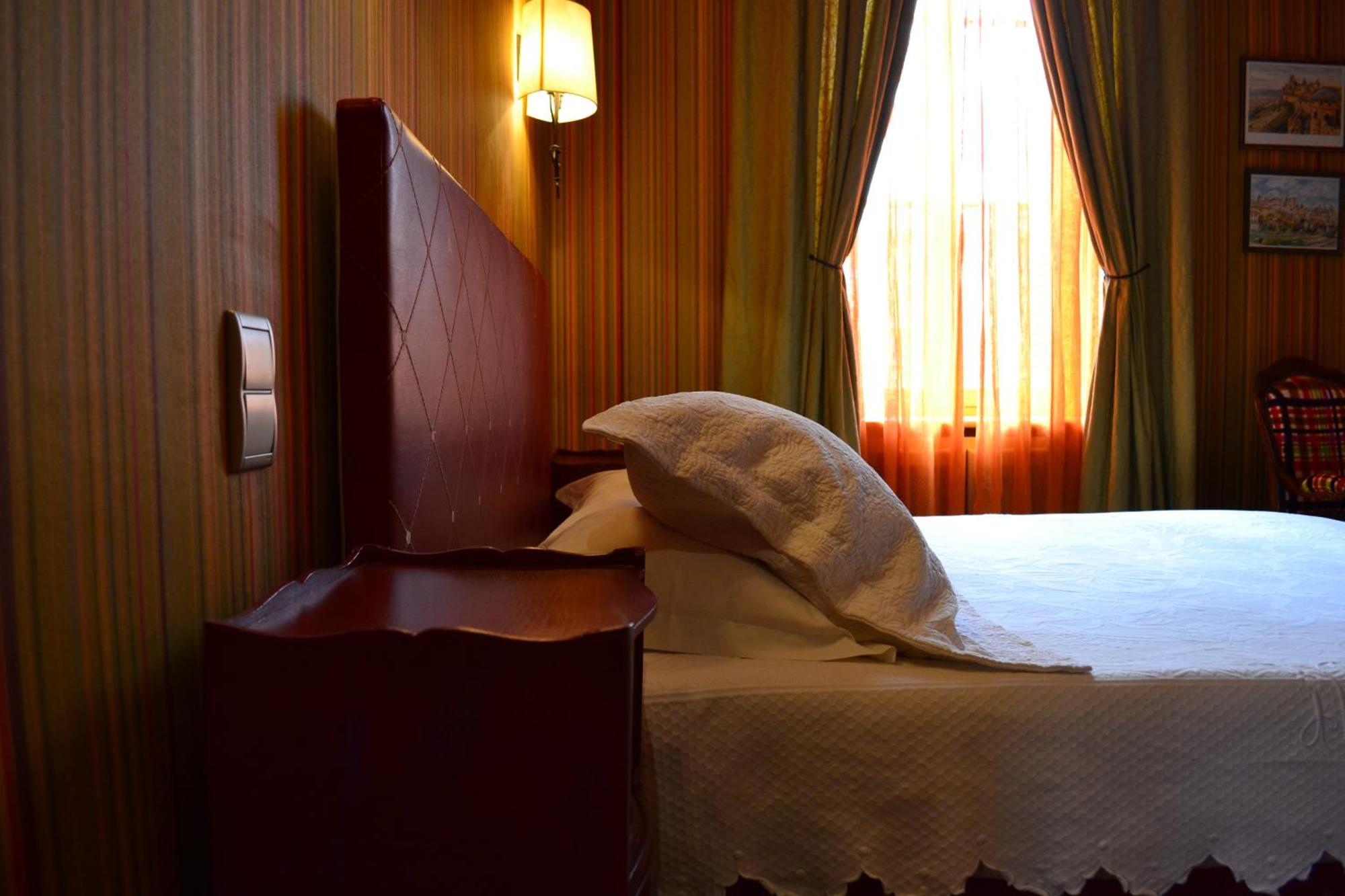 Bed & Breakfast Demeure Saint Louis Historic Manor, City 700M, Parking,A C,Clim,Wifi, Heated Pool, City View
