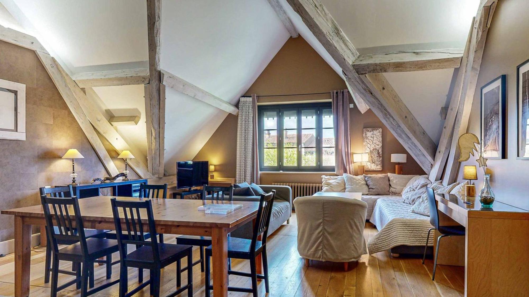 Demeure Saint Louis Historic Manor, City 700M, Parking,A C,Clim,Wifi, Heated Pool, City View Bed & Breakfast Carcassonne