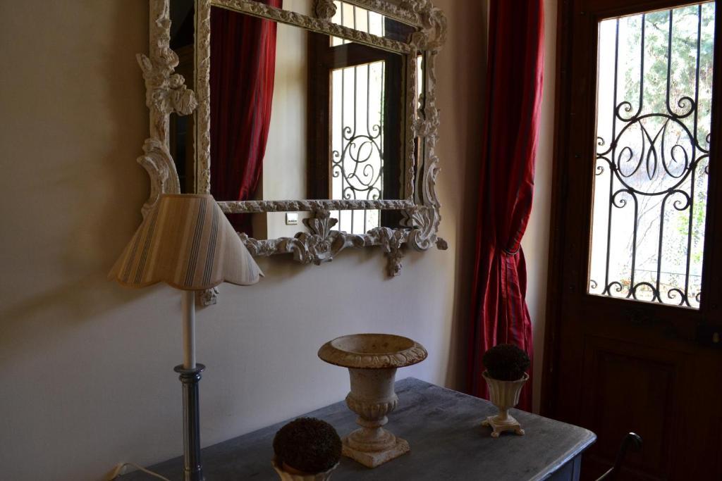 Demeure Saint Louis Historic Manor, City 700M, Parking,A C,Clim,Wifi, Heated Pool, City View 4* Carcassonne