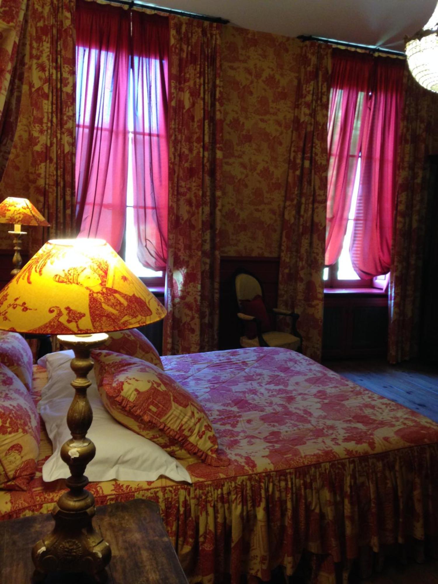 Demeure Saint Louis Historic Manor, City 700M, Parking,A C,Clim,Wifi, Heated Pool, City View